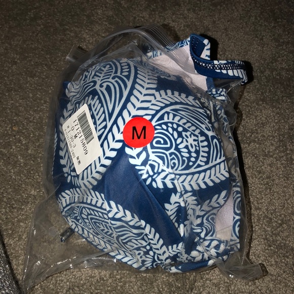 Bikini - Picture 3 of 4